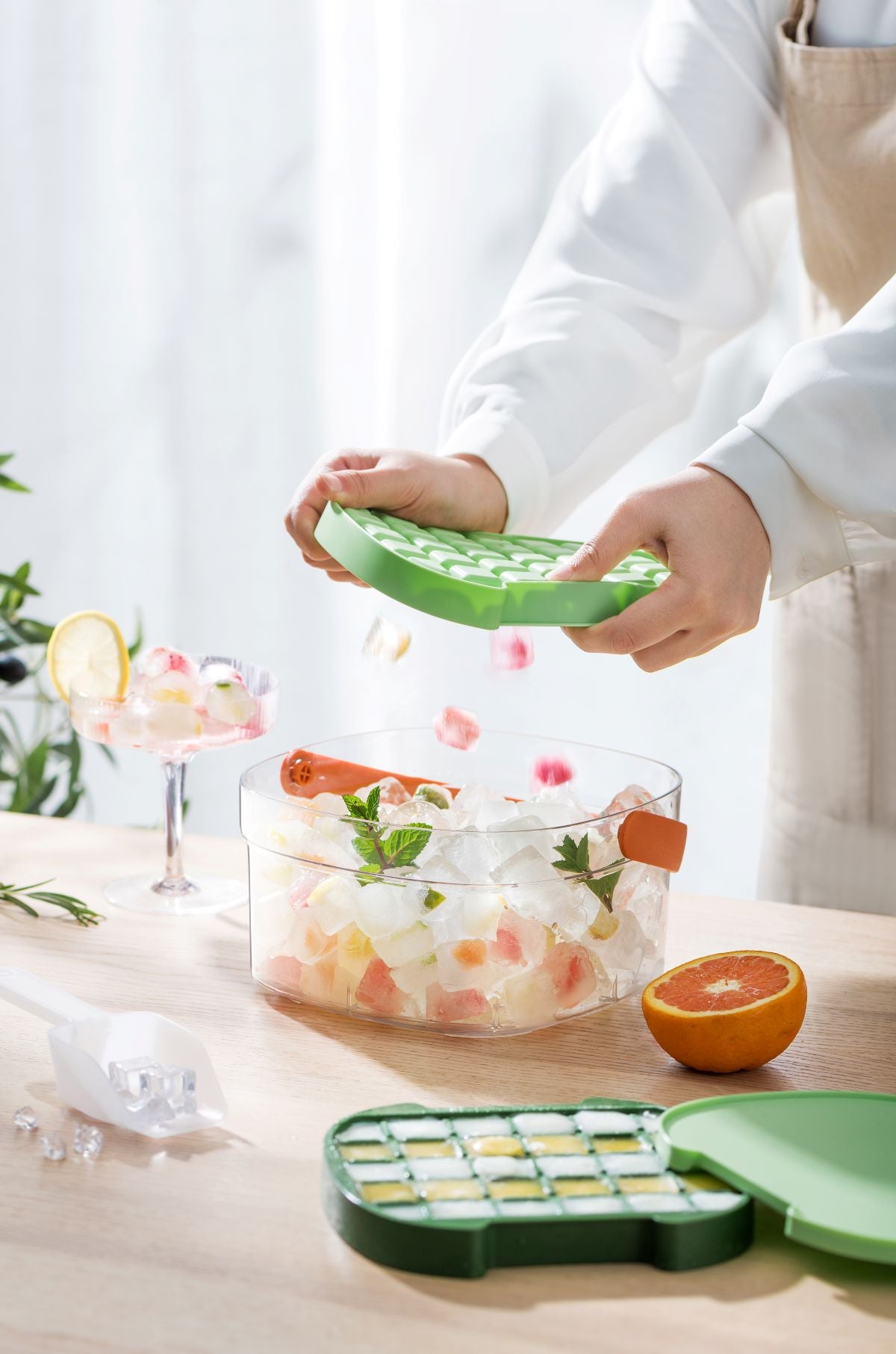 Pinmoo All-in-3 Ice Cube Tray & Storage Bucket Set