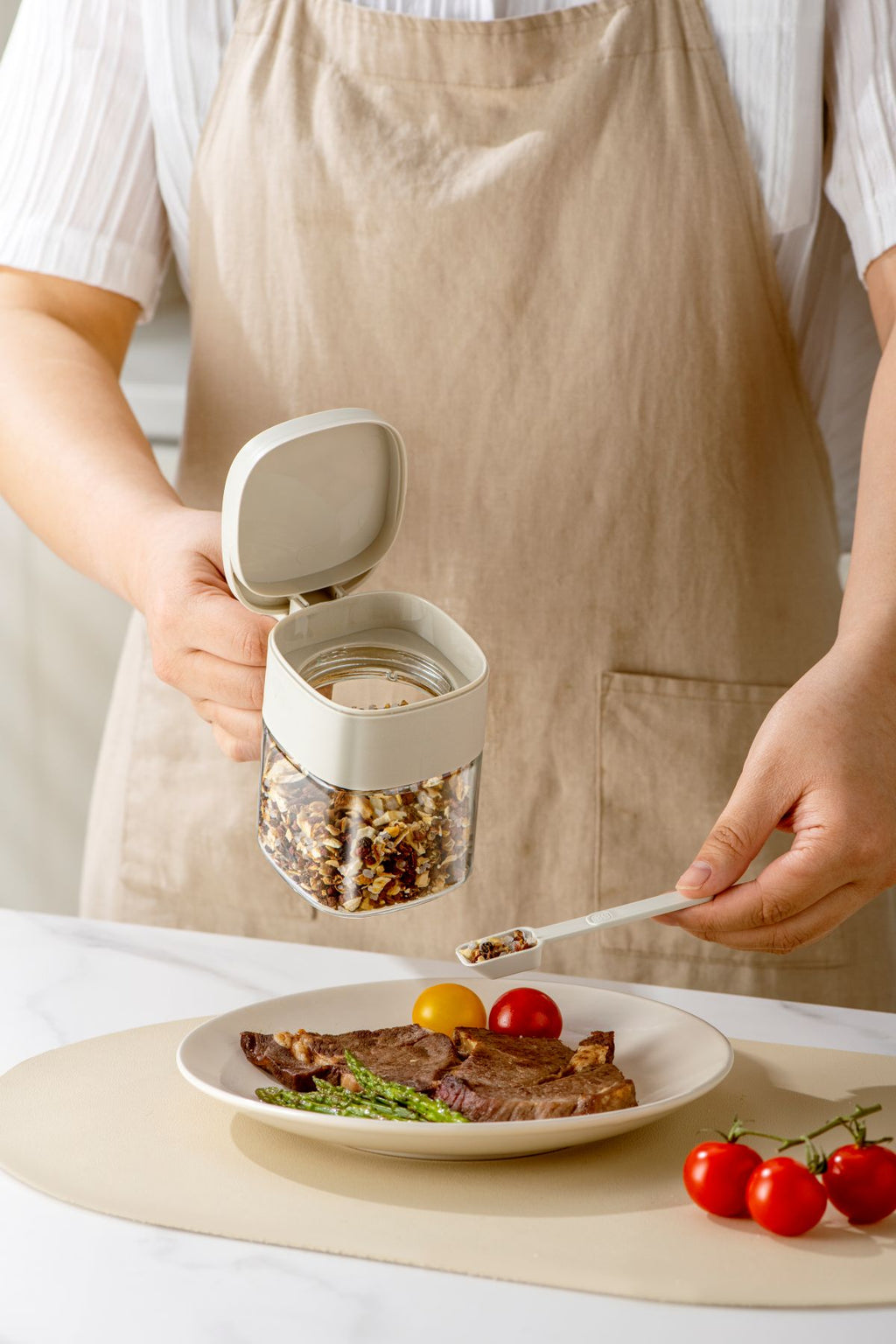 Pinmoo Basic Glass Spice Jar with Handle & Spoon – Single