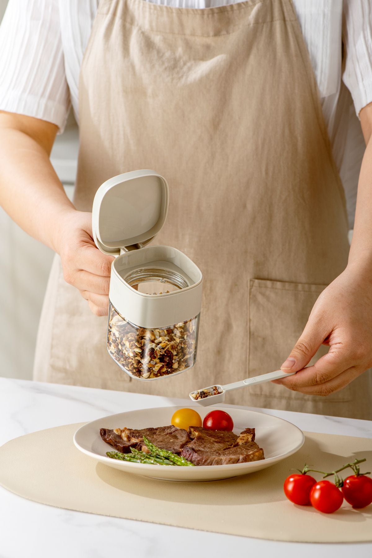 Pinmoo Basic Glass Spice Jar with Handle & Spoon – Single