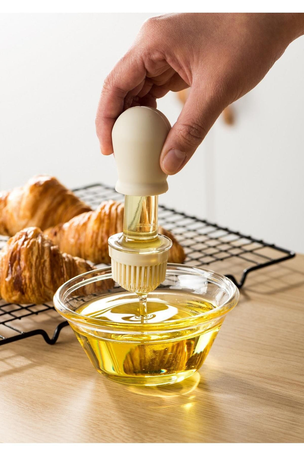 Pinmoo PraChic Glass Oil Dispenser with Brush