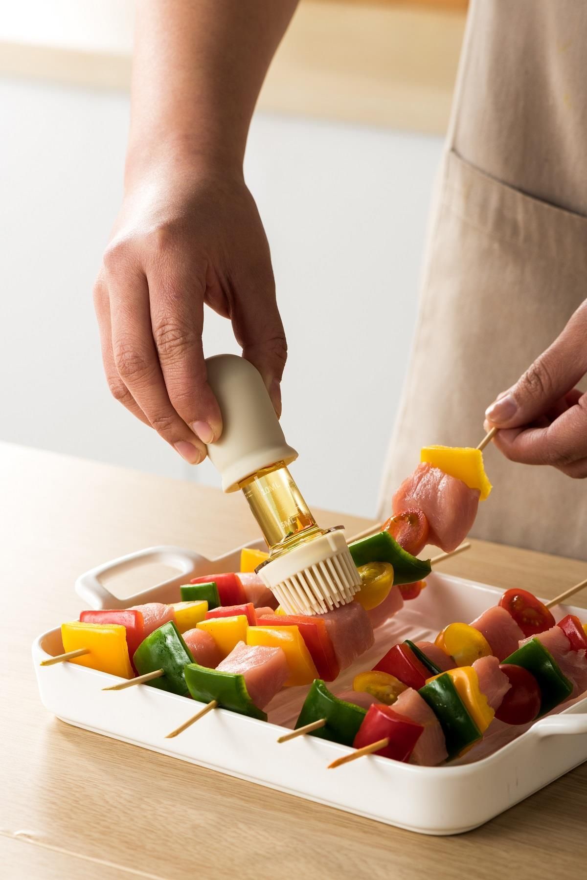 Pinmoo PraChic Glass Oil Dispenser with Brush