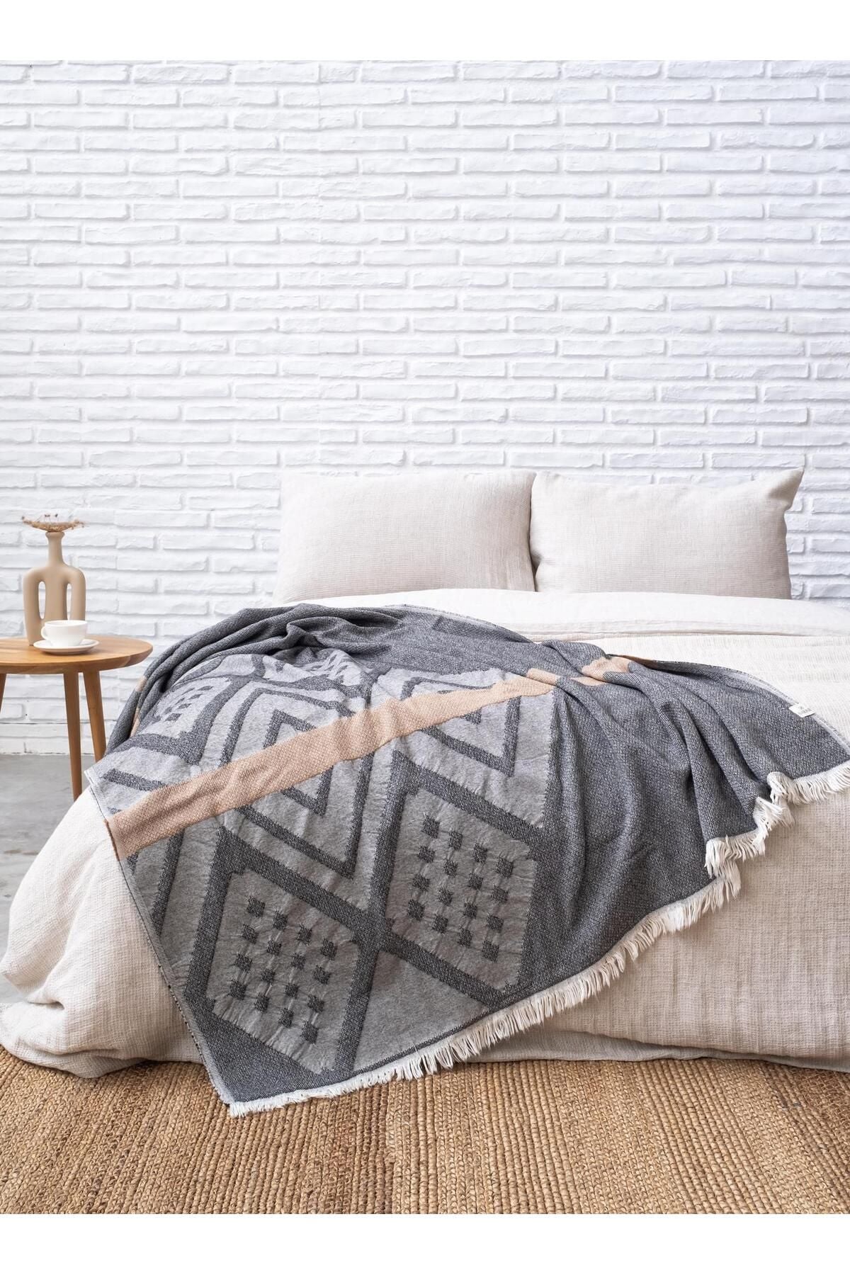 Istanbul Motif Throw Blanket – Grey & Camel | 130x180 cm